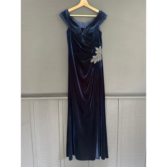 Alex Evenings Off the Shoulder Velvet Gown Sweetheart Neckline Imperial Blue 10 - Picture 4 of 13
